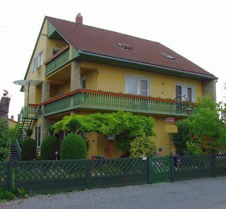 Grill Garten Vendeghaz Hotel Keszthely Exterior photo